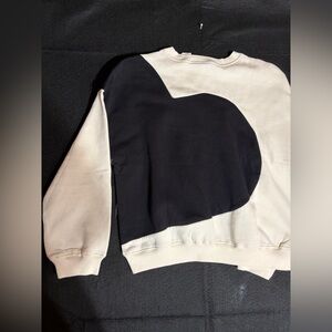 Old Navy Black and Cream Crewneck